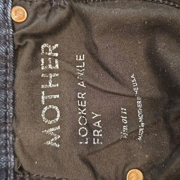 MOTHER LOOKER ANKLE FRAY IN FILM AT 11 WASH JEANS. SIZE 24. - Picture 6 of 12